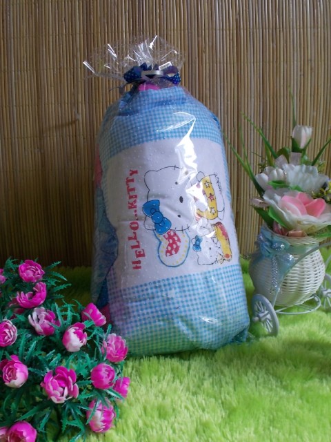 TERMURAH paket kado bayi bantal guling hello kitty biru 27rb terdiri dari satu bantal dan dua guling hello kitty