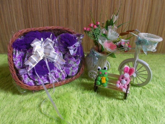 EXCLUSIVE Paket Kado Bayi Dress Boots Bayi Bunga Ungu 110 terdiri dari dress bayi,sepatu boots bayi,bandana cantik muat untuk usia 0-6 bulan