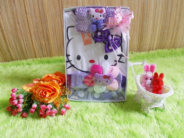 paket kado HELLO KITTY ungu Rp 45.000 terdiri dari dress,turban,dan bando hello kitty cantik imut cocok untuk 0-12 bulan
