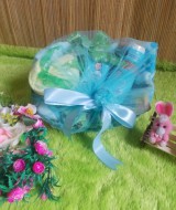 BEST SELLER paket kado bayi keranjang biru 49 berisi handuk bayi,celana bayi pendek,washlap bayi,sabun,dan bedak bayi cocok banget untuk kado bayi newborn
