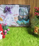 paket kado bayi Baby Gift Set Salur Biru 55 terdiri dari setelan kaos bayi kancing full 0-12bulan,kaos kaki boneka lucu,,bahan lembut banget,cocok untuk kado