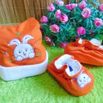 kado bayi set topi dan sepatu bayi newborn kelinci orange