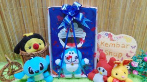 foto utama - paket kado box bayi newborn baby gift hadiah lahiran karakter doraemon