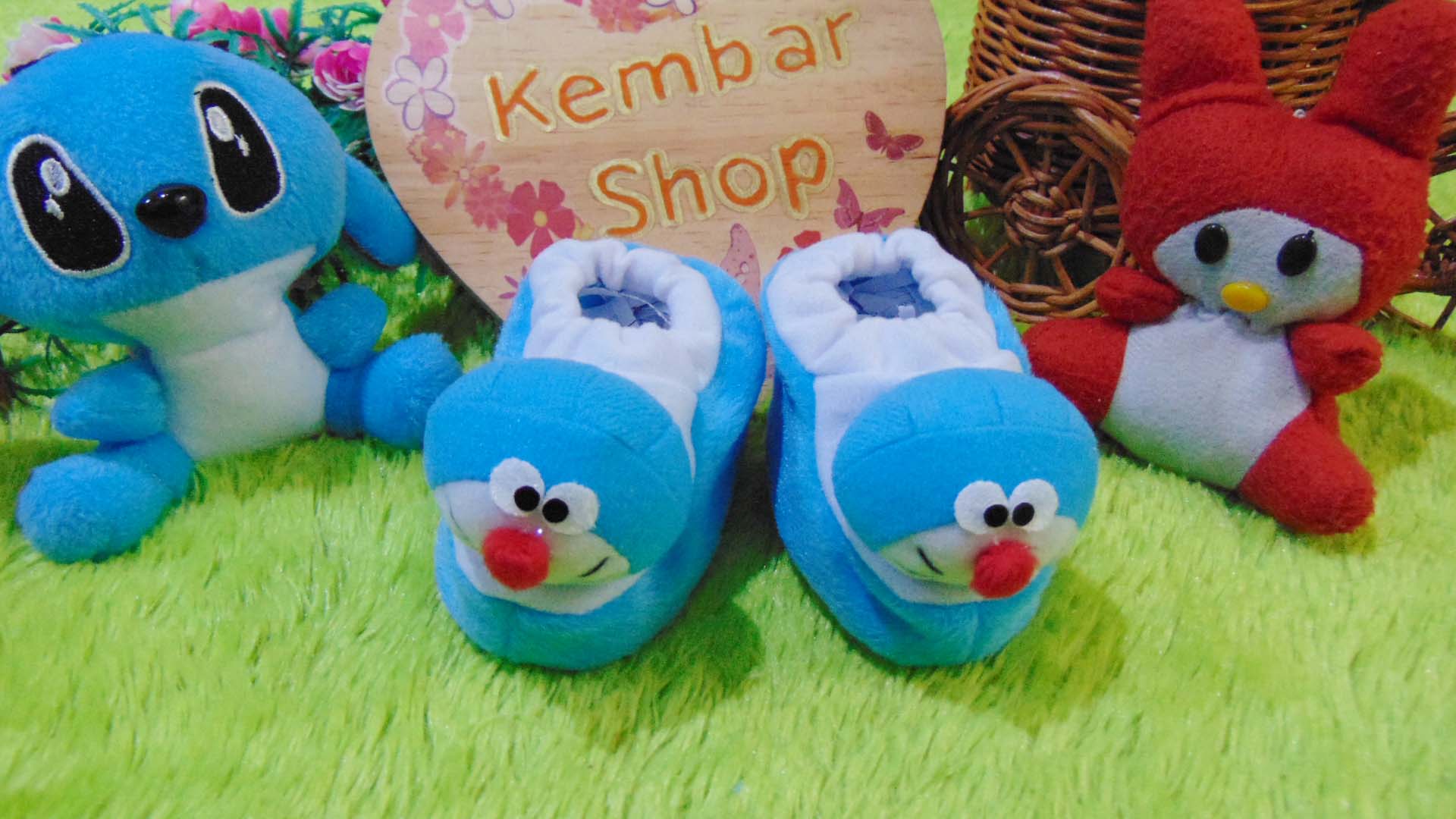 foto utama kado bayi baby gift set sepatu prewalker alas kaki newborn 0-6bulan lembut motif doraemon