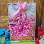 FREE KARTU UCAPAN Kado Lahiran Box Paket Kado Bayi Perempuan Cewek Baby Gift Dress Boots bandana bunga pink polka pink