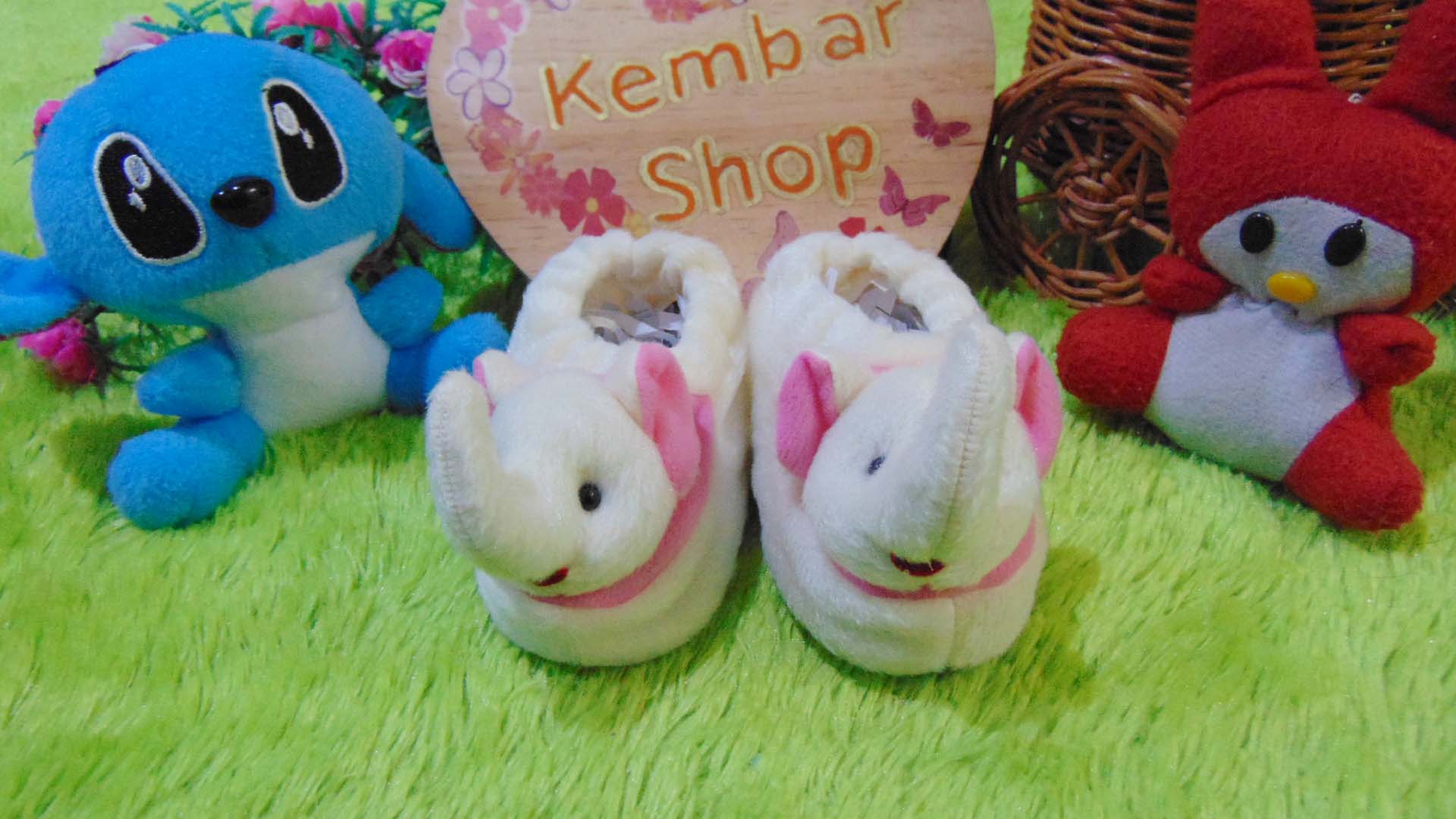 foto-utama-kado-bayi-baby-gift-set-sepatu-prewalker-alas-kaki-newborn-0-6bulan-lembut-motif-gajah-cantik