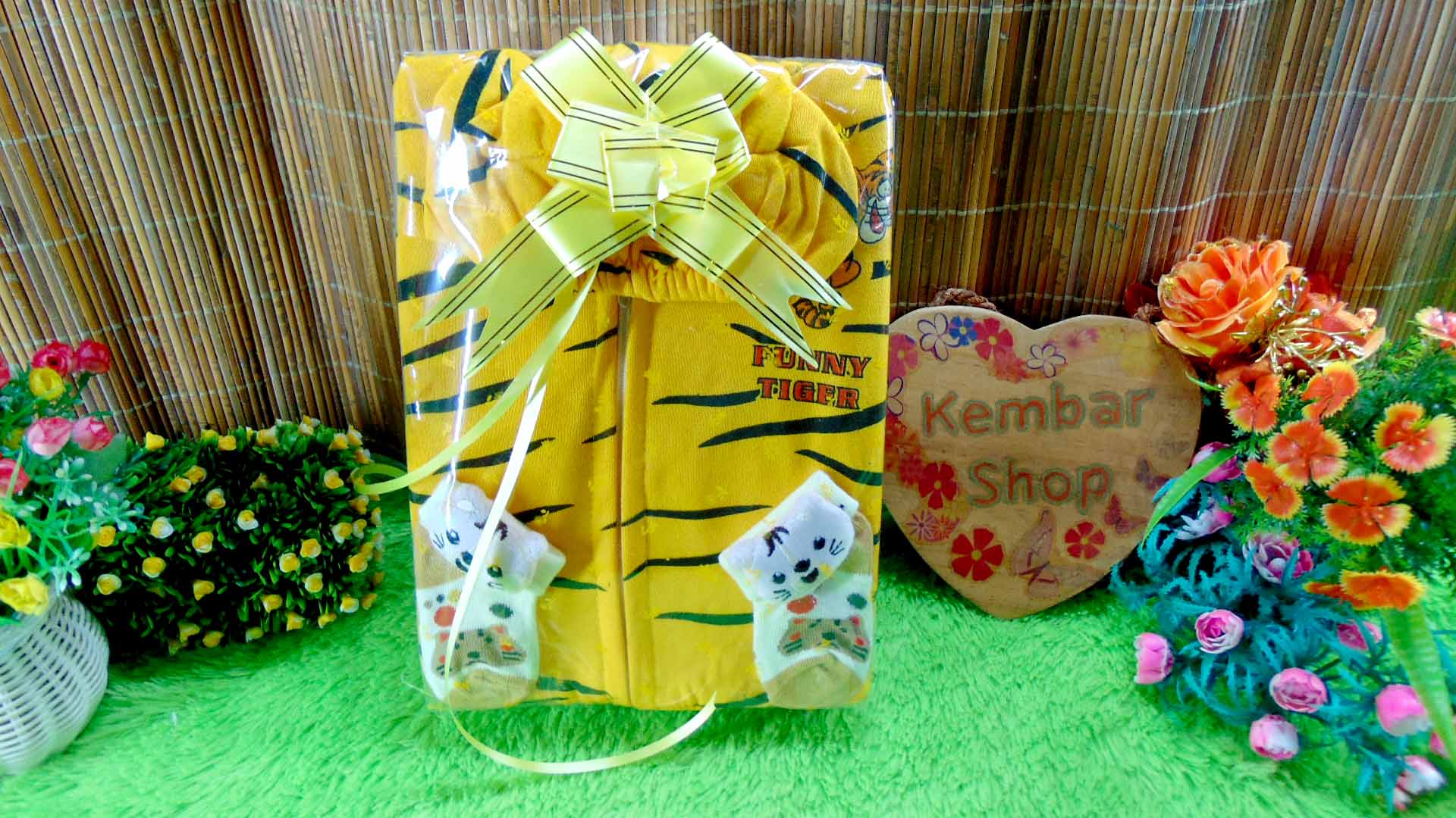 12 FREE KARTU UCAPAN paket kado lahiran bayi baby gift set box jaket plus sock ANEKA motif