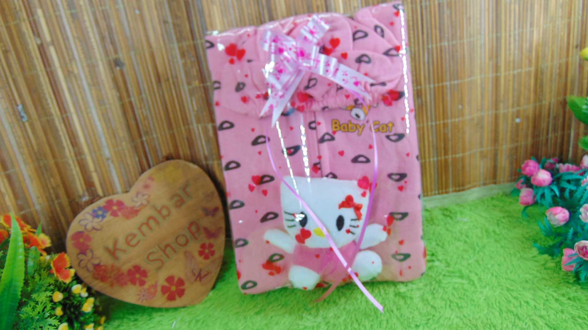 paket kado lahiran bayi baby gift set box jaket plus boneka motif baby Cat (4)
