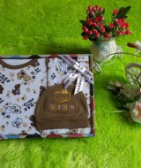 paket kado bayi dino cokelat tompege 58 terdiri dari kaos,celana,dan topi bahan lembut banget kualitas terjamin