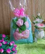 TERMURAH paket kado bayi TOSCA PINKY bunga 49 terdiri dari handuk merk merah putih warna tosca,bandana bayi dan turban rajut bunga mekar pink cantik