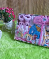 TERMURAH paket kado bayi girly pink Rp 47.000 terdiri dari baju bayi,rok celana lucu,bandana rajut,dan kaos kaki boneka cocok untuk kado