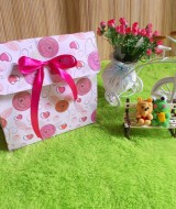 kemasan kado, bungkus kado, gift bag PITA polka pink 10rb bahan tebal dan kaku jadi bisa digunakan berulang kali cocok banget untuk bungkus kado ukuran 20x10x20 cm