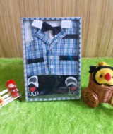 baby gift set paket kado bayi cowok biru-02 Rp 74.000 terdiri dari baju rompi kotak-kotak,sepatu,dan celana cocok untuk kado (2)