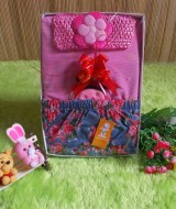 paket kado bayi DENIM PINK 55 terdiri dari baju atasan pendek minnie mouse,rok,dan bandana pink cantik muat untuk 0-12bulan