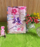 paket kado bayi pinky girl cantik 54 terdiri dari handuk bayi,celana bayi,baju bayi,bandana,washlap bayi lembut