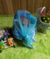 PAKET HEMAT kado bayi keranjang biru 59 terdiri dari bedak,sabun mandi,handuk,topi dan sepatu rajut,boneka,baju newborn
