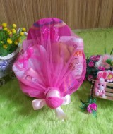 PAKET HEMAT kado bayi keranjang pink 59 terdiri dari bedak,sabun mandi,handuk,topi dan sepatu rajut,boneka,baju newborn