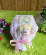 paket kado bayi keranjang kuning putih tile 72 terdiri dari handuk bayi,baju dan celana bayi,bedak dan sabun bayi,washlap,dan boneka imut