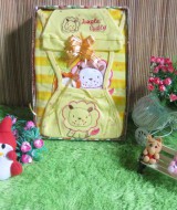 paket kado bayi Baby Gift Set Jumpsuit Kuning 57 terdiri dari jumpsuit bayi 0-9bulan,slaber,dan topi,bahan lembut banget,cocok untuk kado