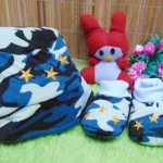 Kado bayi set topi dan sepatu bayi newborn army bintang biru
