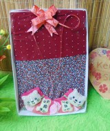 FREE KARTU UCAPAN TERMURAH Paket Kado Bayi Perempuan Baby Gift Set Girl Dress Sock Random (1)